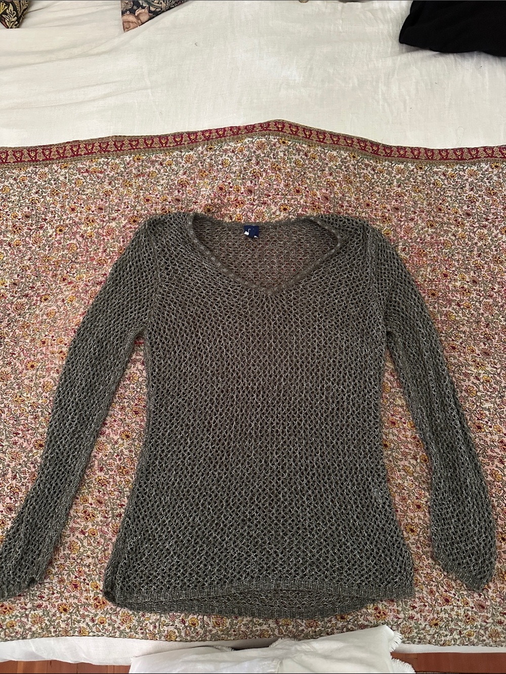 Lightweight Open-Knit V-Neck Sweater in Olive Gray size M (Petites)
